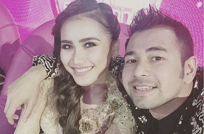 Dituduh Penyebab Raffi Absen di Nikahan Adik Nagita, Fans Pilih Pamer Ayu Ting Ting di Ranjang