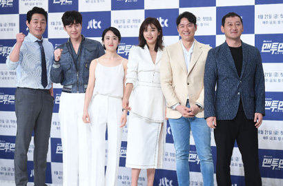 Park Hae Jin Santai Tampil Nyentrik di Jumpa Pers 'Man to Man', Ganteng?