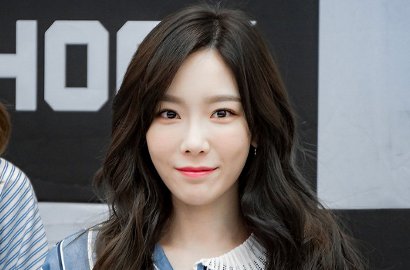 Hadiri Peluncuran Seri Baru Ponsel, Tae Yeon SNSD Tampil Mempesona