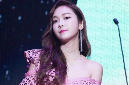 Pose Bareng Tanaman, Begini Cantik dan Segarnya Jessica Jung