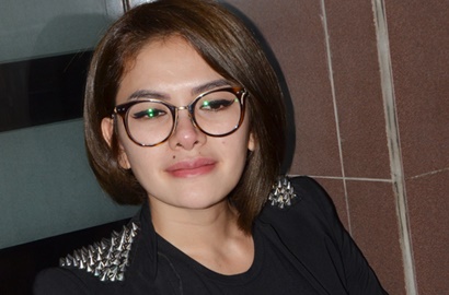 Usai 'Patah Hati' Gara-Gara Ahok, Nikita Mirzani Pede Umbar Dada Menyembul
