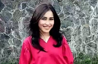 Berdiri di WC Umum, Ayu Ting Ting Disindir Alami Gatal-Gatal