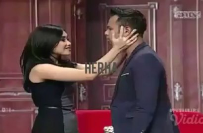 Pegangan Tangan dan Cuek Nagita Nangis, Raffi Pindah KTP Depok Demi Ayu Ting Ting?