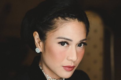Terungkap, Begini Kronologi Insiden Tepis Tangan Fans Versi Dian Sastro