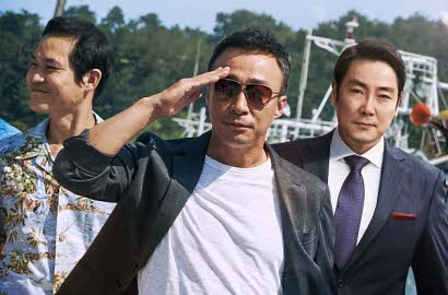 Rilis Poster Baru, 'Sheriff' Lee Sung Min Malah Kocak Parodikan 'New World'