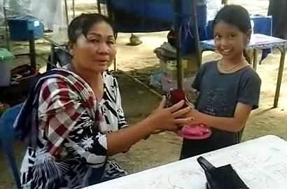 Contoh Kejujuran, Bocah Ini Kembalikan Tas Berisi Uang dan Emas 90 Gram