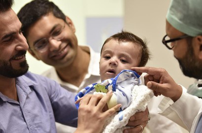 Lahir dengan 4 Kaki Tambahan, Dokter India Berjuang Selamatkan Bayi 8 Bulan