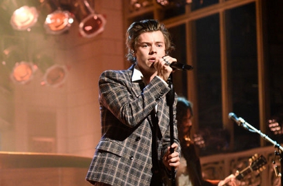 Harry Styles Ungkap 'Sign of the Times' Punya Makna Kelam