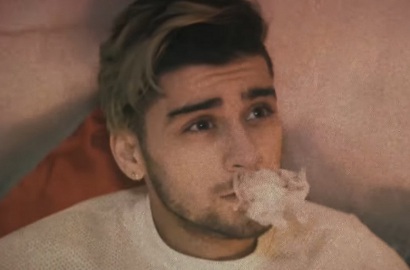 Seksi Banget, MV Zayn Malik 'Still Got Time' Penuh dengan Penari Striptis