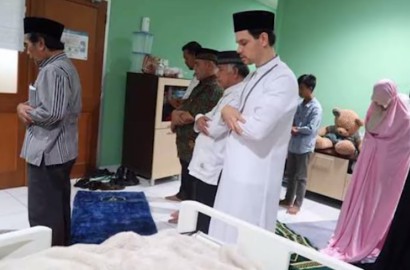 Julia Perez Minta Maaf ke Ibu dan Ingin Keluarga Kumpul, Firasat Sebelum Kritis?