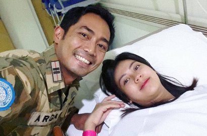 Selamat, Aktor Yama Carlos dan Istri Dikaruniai Bayi Laki-Laki