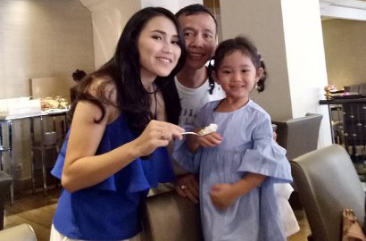Ayah Rozak Asuh Bilqis, Ayu Ting Ting Dicibir Pelit Tak Mau Pakai Baby Sitter
