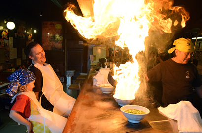 Ekstrem, Kedai Jepang Ini Sajikan Ramen Unik Dengan Kaldu Berapi