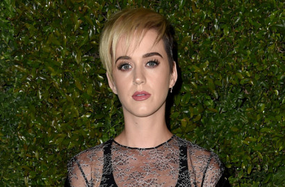 Beginilah Cara Unik Katy Perry Bocorkan Lirik Lagu 'Bon Appetit'