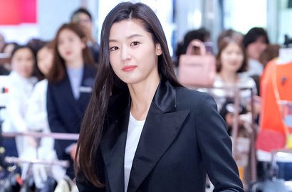 Kompak Pakai Gaun Putih, Intip Cantiknya Jun Ji Hyun Cs di Event Kosmetik