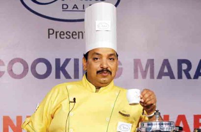 Masak Tanpa Henti Selama 53 Jam, Chef Ini Berhasil Pecahkan Rekor Dunia