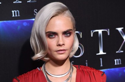 Tak Lagi Cantik, Cara Delevingne Tampil Botak di Lokasi Syuting 'Life In A Year'
