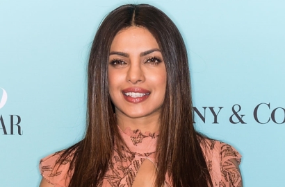 Tampil Cantik di Pesta, Perhiasan Priyanka Chopra Bikin Salah Fokus