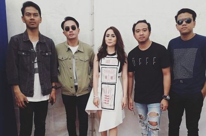 Diisukan Bubar, Seksinya Penampilan Perdana Momo Geisha Pasca Menikah