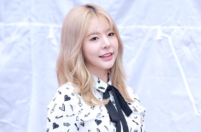 Diajak Foto Bareng Adik Kelas, Sunny SNSD Ajukan Permintaan Lucu Ini