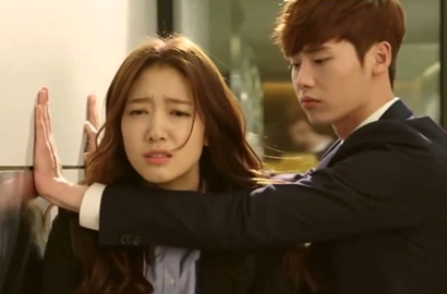 Bak Drama Korea, 5 Gestur Cowok Romantis Ini Bikin Cewek Klepek-Klepek
