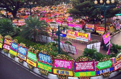 Karangan Bunga Ahok Dipindah ke Monas, Pengirimnya Hingga dari Arab Saudi