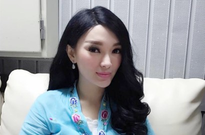 Ucapkan Selamat Ultah Buat Zaskia Gotik, Suara Terbata-Bata Julia Perez Bikin Nangis