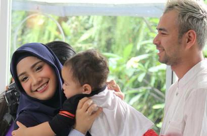 Khawatir Anak Raffi-Nagita Sakit Karena Diciumi Pekerja, Netter Bikin Tagar 'Save Rafathar'