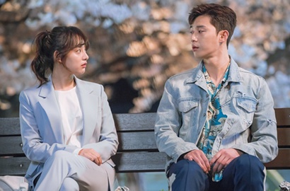 Kim Ji Won Santai Sandarkan Tangan ke Pundak Park Seo Joon di 'Fight My Way'