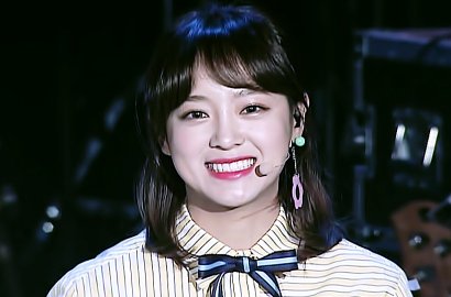 Punya Bodi Mungil dan Lengan Kekar, Kim Sejeong Dipuji Pekerja Keras