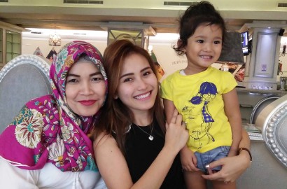Foto Lawas Umi Khalsum Dihujat, Netter Sindir Ayu Ting Ting Mirip Sadako