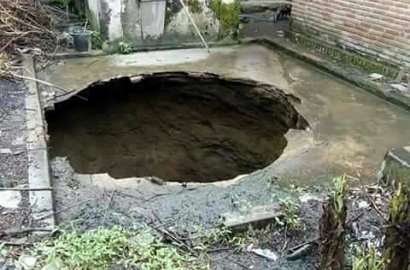 Warga Dihebohkan 64 Sumur Ambles di Kediri, Begini Penampakannya