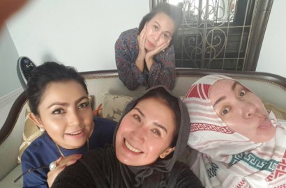 Melly Goeslaw Pose Bareng Mayangsari, Netter Nyinyir Soal Isu Pelakor