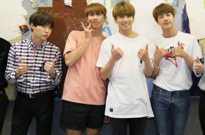 Sapa Fans Jelang Konser, Foto dari BTS Ini Malah Bikin Army Ngakak