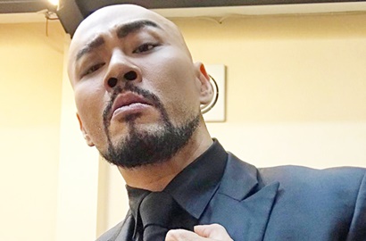 Sindir Fans Ayu Ting Ting, 'Makanan' Nyelip di Gigi Deddy Corbuzier Bikin Salah Fokus