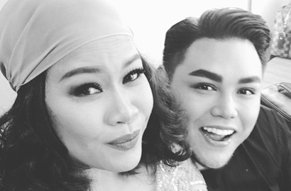 Ivan Gunawan-Okky Lukman Foto Mesra, Netter: Cocok Daripada Sama Ayu Ting Ting
