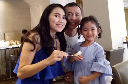 Isu Ayu Liburan Hingga 'Keceplosan' Pernah Hamil Anak Raffi, Ini Kata Abdul Rozak