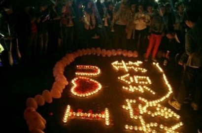 Rencanakan Lamar Kekasih Bertaburan Lilin Cantik, Eh... Malah Gagal Karena Ini
