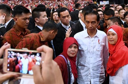 Sambangi Hong Kong, Jokowi Terima Keluhan Para WNI