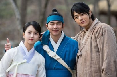 'Abaikan' Yoo Seung Ho, L Asyik Tuntun Kim So Hyun di BTS 'Ruler'