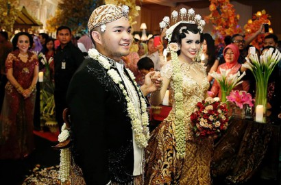 Riasan Nikah Adat Batak, Sosok Suami Momo Geisha Dipuji Imut