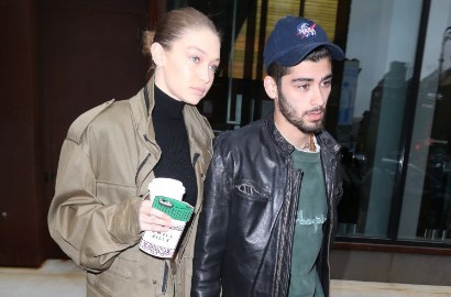 Kaki Cedera, Zayn Malik Kunjungi Gigi Hadid Pakai Kursi Roda