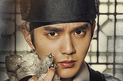 Siap-Siap Terpesona Gantengnya Yoo Seung Ho Serius Baca Buku di 'Ruler'