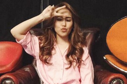 Foto Diedit Pakai Aplikasi Face App, Ayu Ting Ting Disindir Wajahnya Mirip Ivan Gunawan