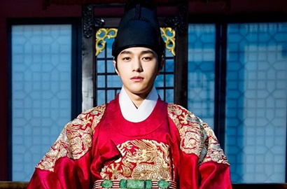 Gendong Pria Tua di 'Ruler', Tampilan Gembel L Infinite Dipuji Super Ganteng