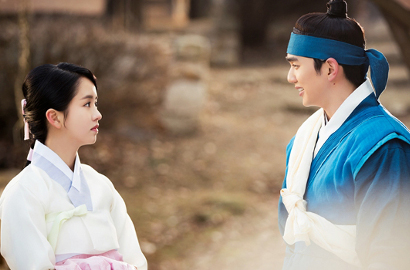 Pamer Foto Tangan Digandeng Yoo Seung Ho, Kim So Hyun Bikin Fans 'Ruler' Baper