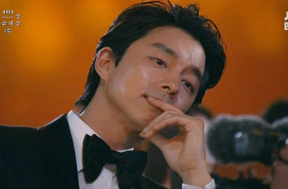Disorot Kamera, Senyum Genit Gong Yoo di Baeksang Ini Bikin Fans Pingsan