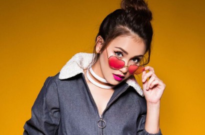 Heboh Bagian Menonjol di Dada Ayu Ting Ting, Netter Tulis Ejekan Pelakor Saat Live