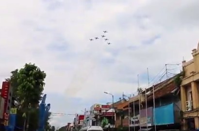 Viral, Pesawat TNI AU Bentuk Lafaz Allah Di Langit
