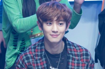 Gara-Gara Foto Ini, Chanyeol Digoda Netter Sedang Pakai Bra